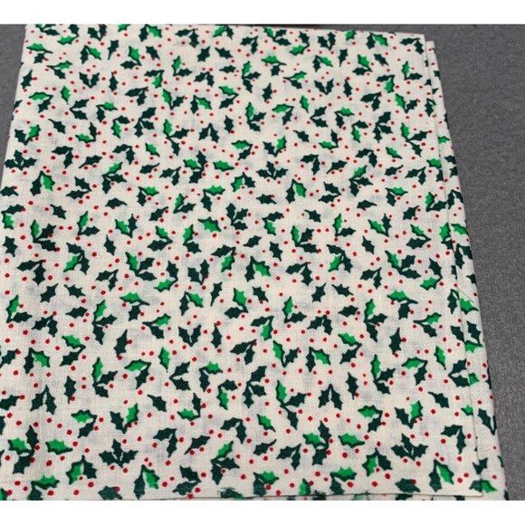 Holly & Berry Christmas Fat Quarter Cotton Fabric 18x22 White Green & Red Festiv - Picture 1 of 3
